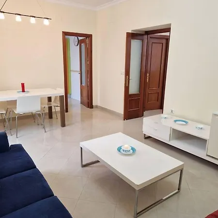 Roy's アパート カディス