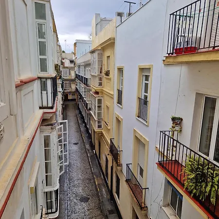 Roy's アパート カディス